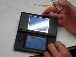 How to Fix/Replace DS Lite Upper LCD Screen 3/3