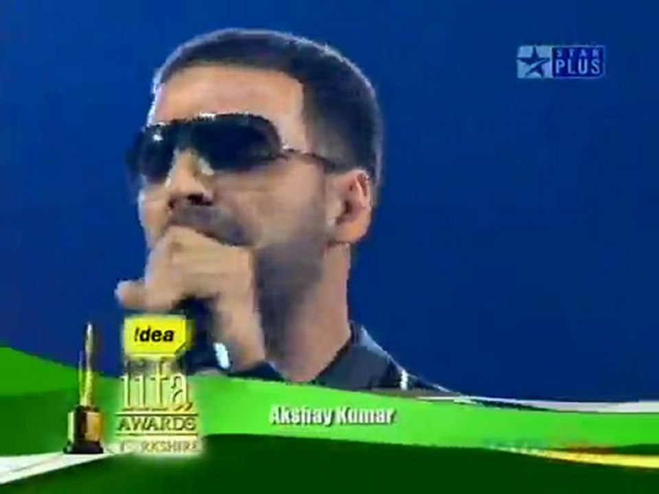 Akshay Kumar rocks on stage
