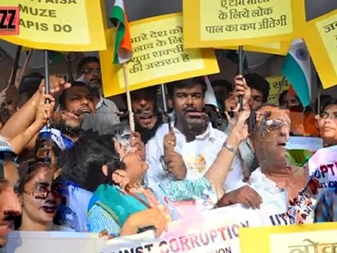 Anna Hazare Arrested, Kiran Bedi and Many Supporters continue FASTING