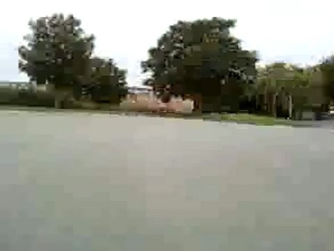Descente de skate assis de Antonin