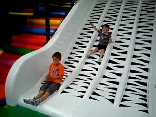 Ylann et Hugo grand toboggan