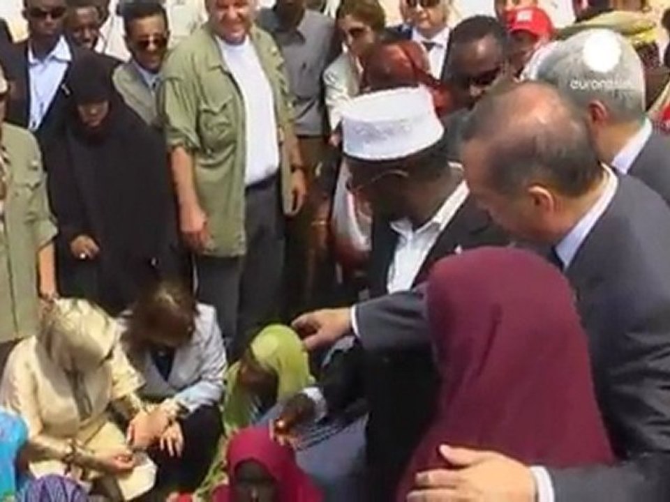 Turkish PM visits famine victims in Somalia