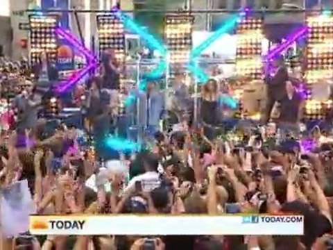 Enrique Iglesias Performs Be With You on the TODAY Show