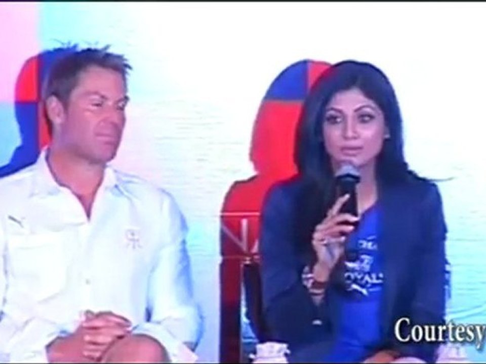 HOT Shilpa Shetty introduces the NEW jersey of Rajasthan Royals ! : IPL 4