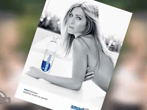 Jennifer Aniston poses Topless