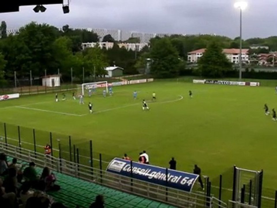 Bayonne - Beauvais : 0-2 (0-1).