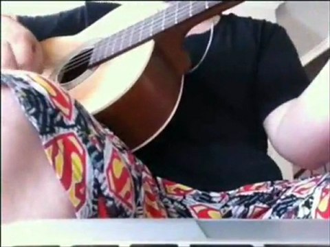 ŞAHAN GÖKBAKAR NASIL GİTAR ÇALIP ŞARKI SÖYLEDİ?