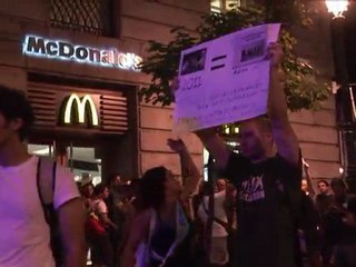 Plusieurs milliers de manifestants contre le pape à Madrid