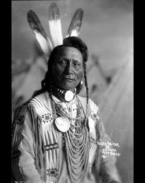 A TOUTES LES NATIONS AMERINDIENNES (DAKOTA OCCIDENTAL)