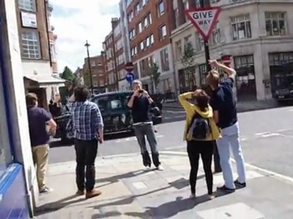 Objets volants au dessus de Londres le Vendredi 24 Juin 2011