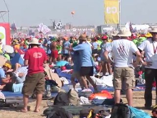 Pilgrims brave stifling heat to hear pope in Madrid