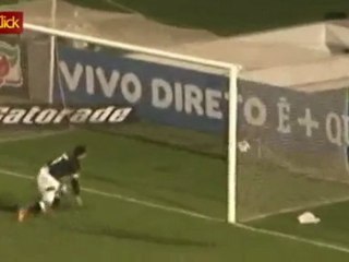 Figueirense surpreende Corinthians no Pacaembu