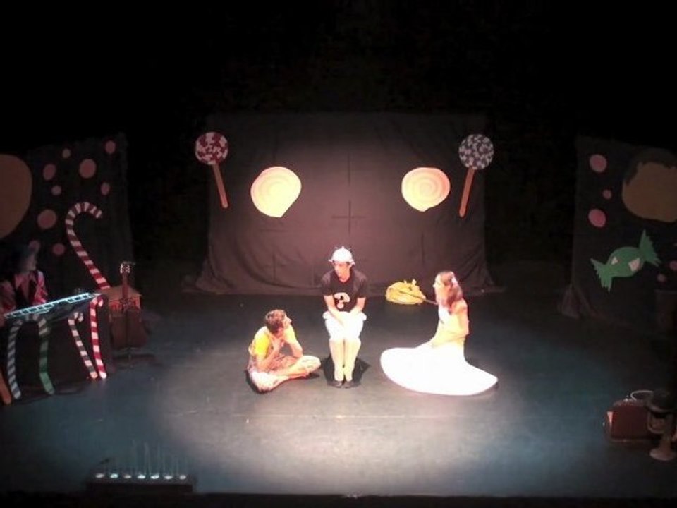 Scène de le Fou - "Annie & Pierrot", le conte musical de la Cie aime les Sucettes.