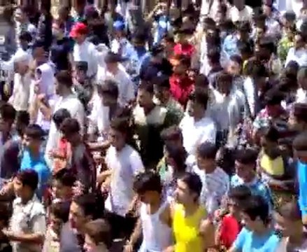 الثورة السورية مدينة حمص حي البياضة جمعة بشائر النصر 19-08-2011 Syria Homs Albayada big adminstration