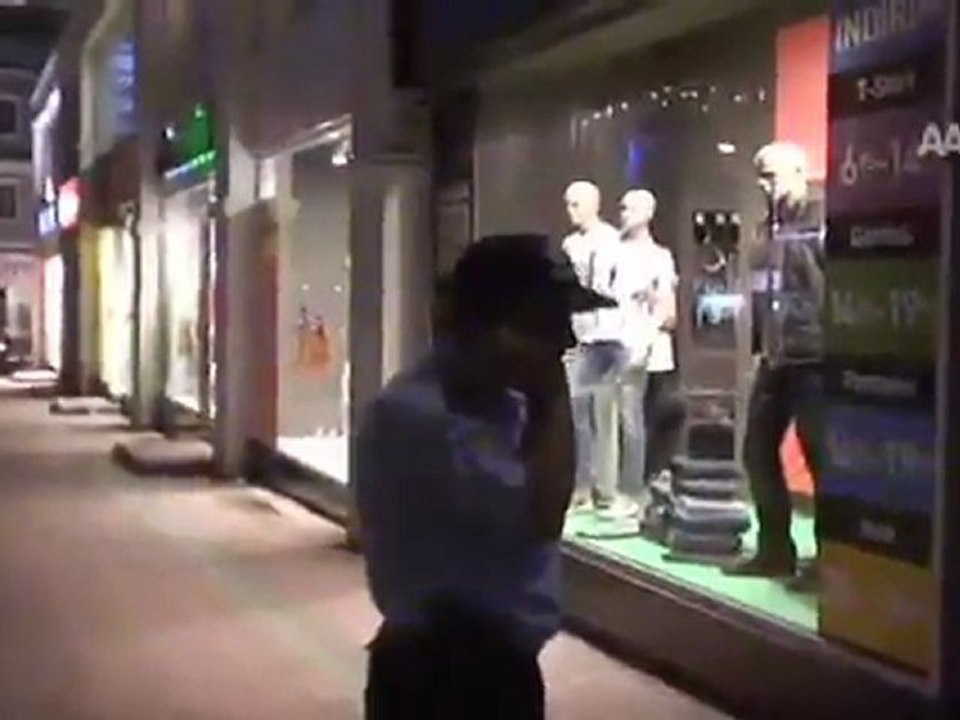 Mağazada mahsur kaldılar