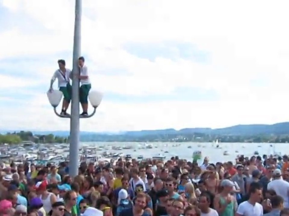 Street Parade 2011 video 1 Think Pink bionics events