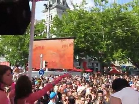 Street Parade 2011 video 2 Think Pink bionics events