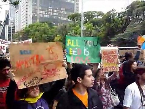 Onda de protestos contra Belo Monte