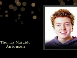 Un mois après le massacre, la Norvège rend hommage à ses morts