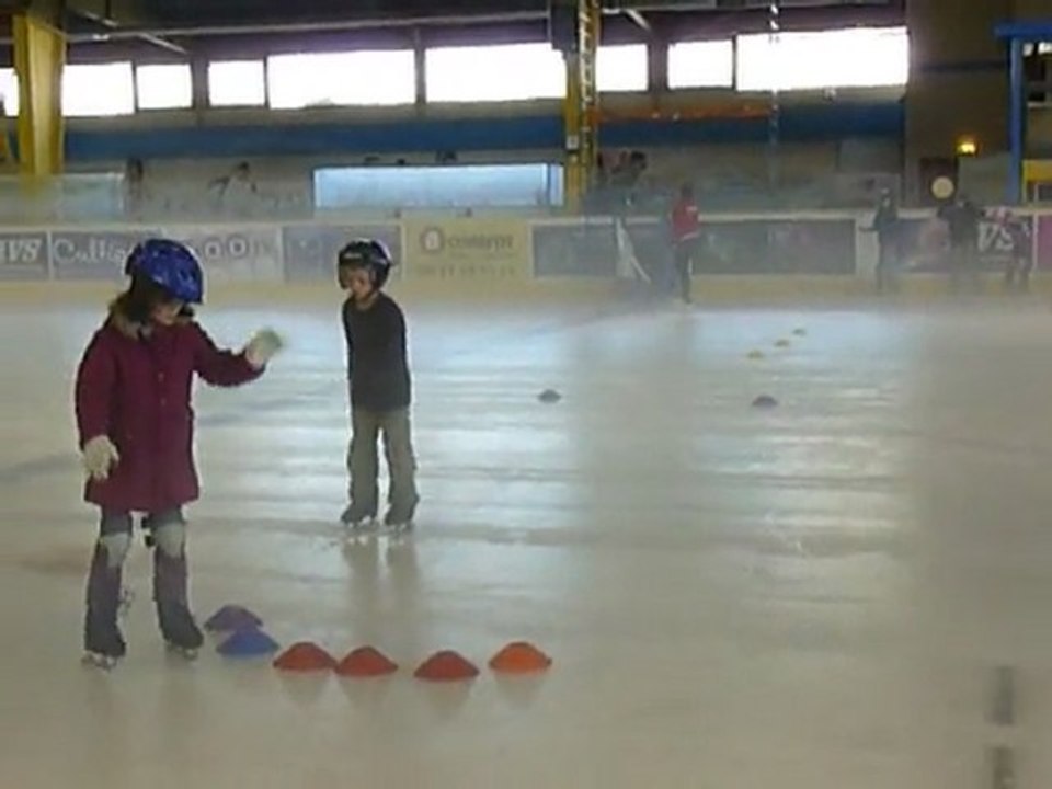 Le saut du petit lion des glaces