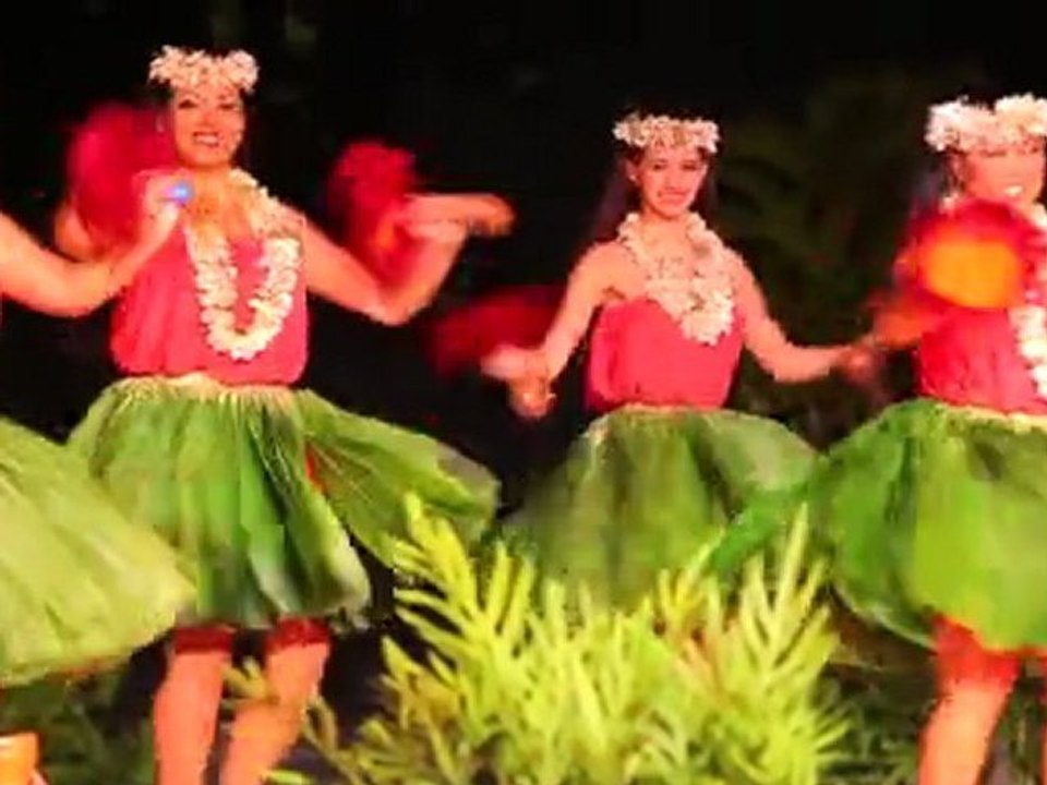 Kauai Luaus - Smith’s Tropical Luau