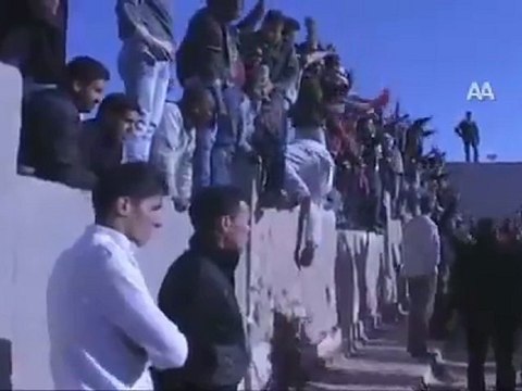 Kaddafi rejimi çöküyor