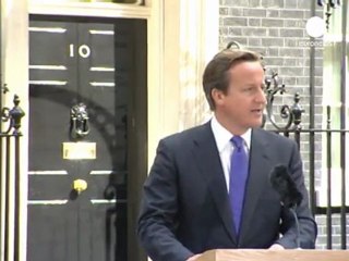 Cameron tells Gaddafi to step down