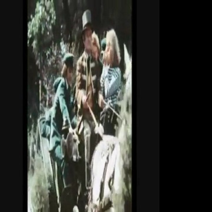 deux ans de vacances ( generique version wazoo "vogue la vie" )