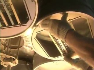 Oktay Tınaz  Objektif Lens Mercek İmalatı Gösteriliyor