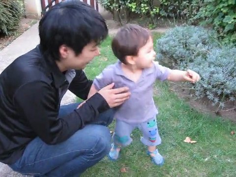 Les premiers pas de Raphaël à 14 mois - Le 22 Août 2011 (9)