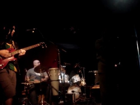 Max caviar et les Ponchos équitables - LA GRIPPE