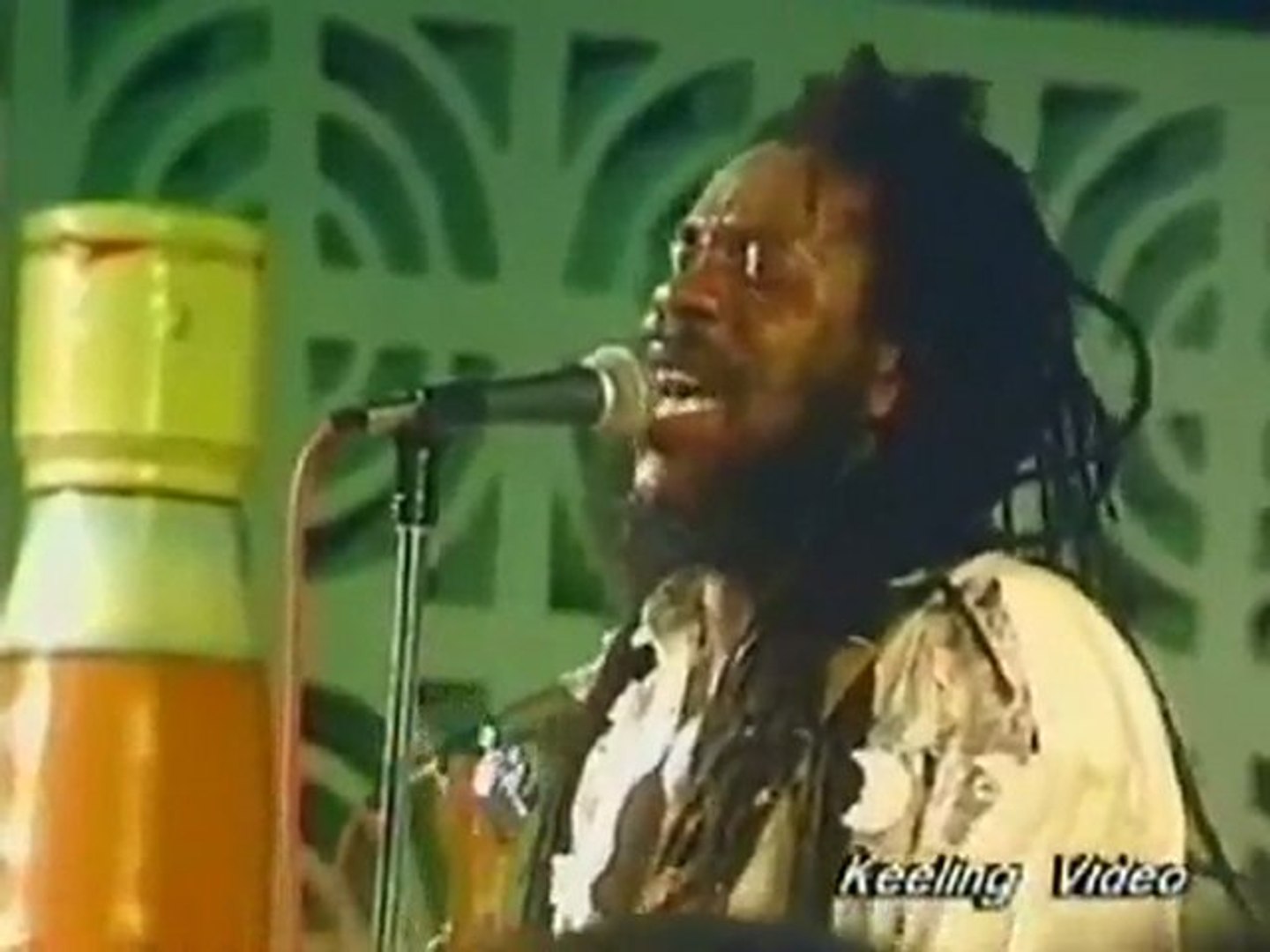 Dennis Brown ▻ Man Next Door (Remastered) - (HQ) - Vidéo Dailymotion