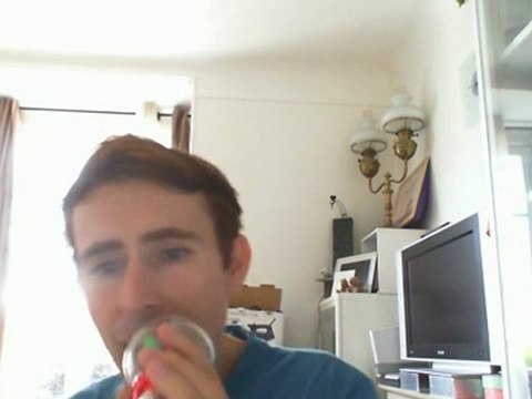 Wiwi égratigne je t'aime avec ma peau