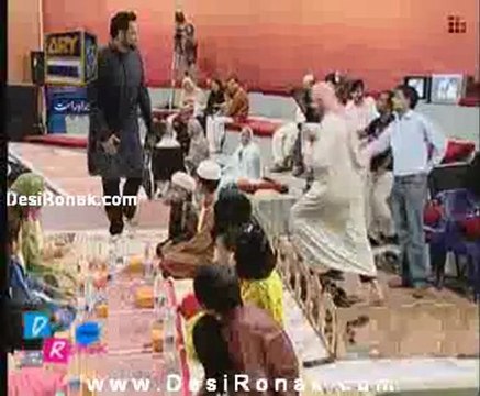 iftaar amir k sath 23rd aug 2011 p10