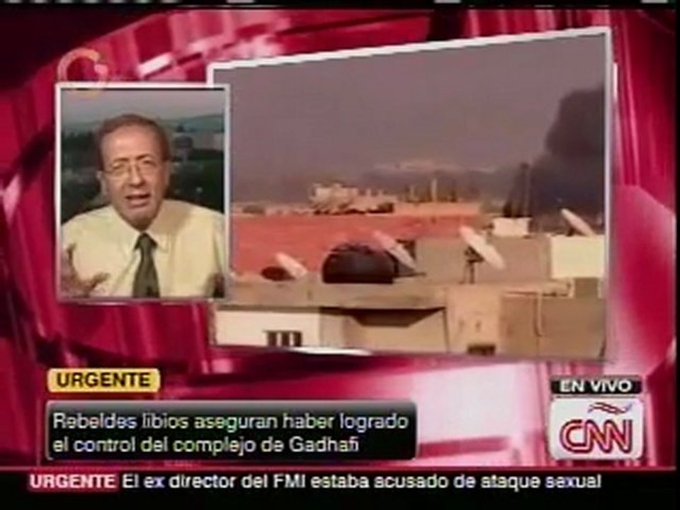 Cae complejo militar de Gadafi