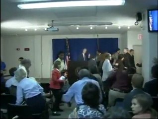 Quake interrupts DSK press briefing