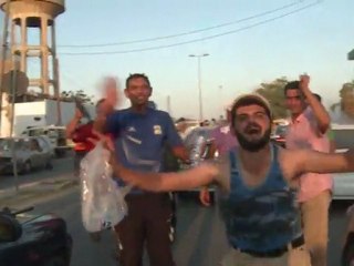 Libye: les rebelles prennent le QG de Kadhafi