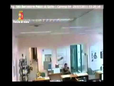 Barcellona Pozzo di Gotto (ME) - Rapina travestiti da donna, con parrucche