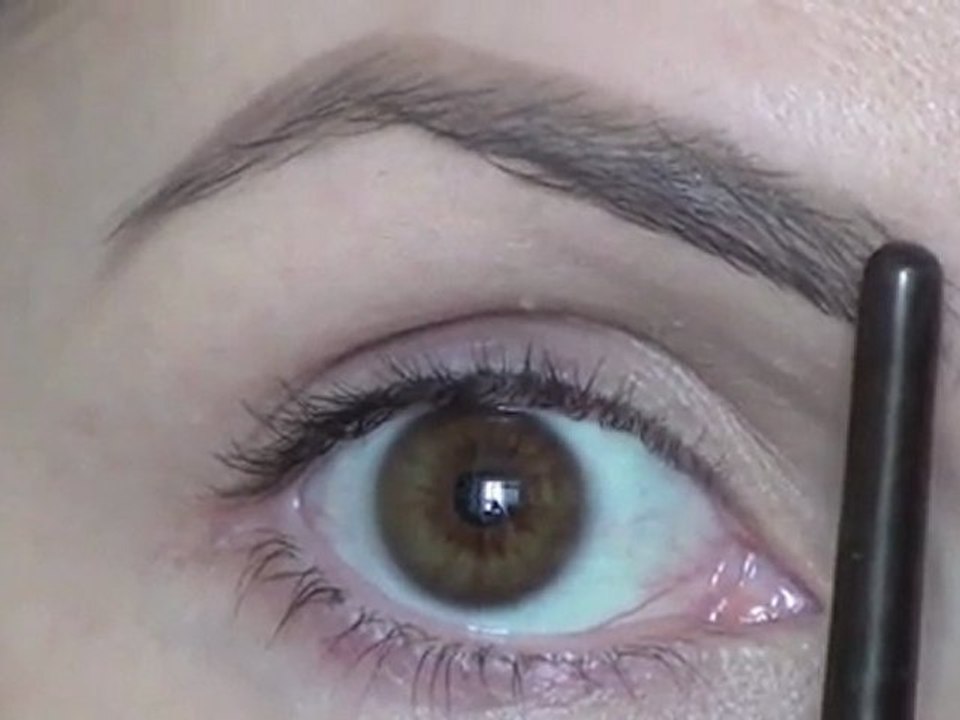 astuce #2 tutoriel maquillage : redessiner les sourcils