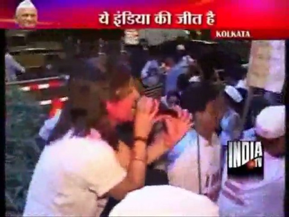 Nationwide Celebrations After Anna Announces End Of His Fast