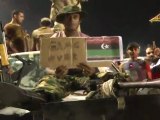 Les rebelles libyens exultent sur la place des martyrs
