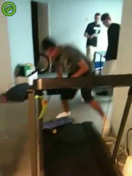 Laufband-Skateboard Fail