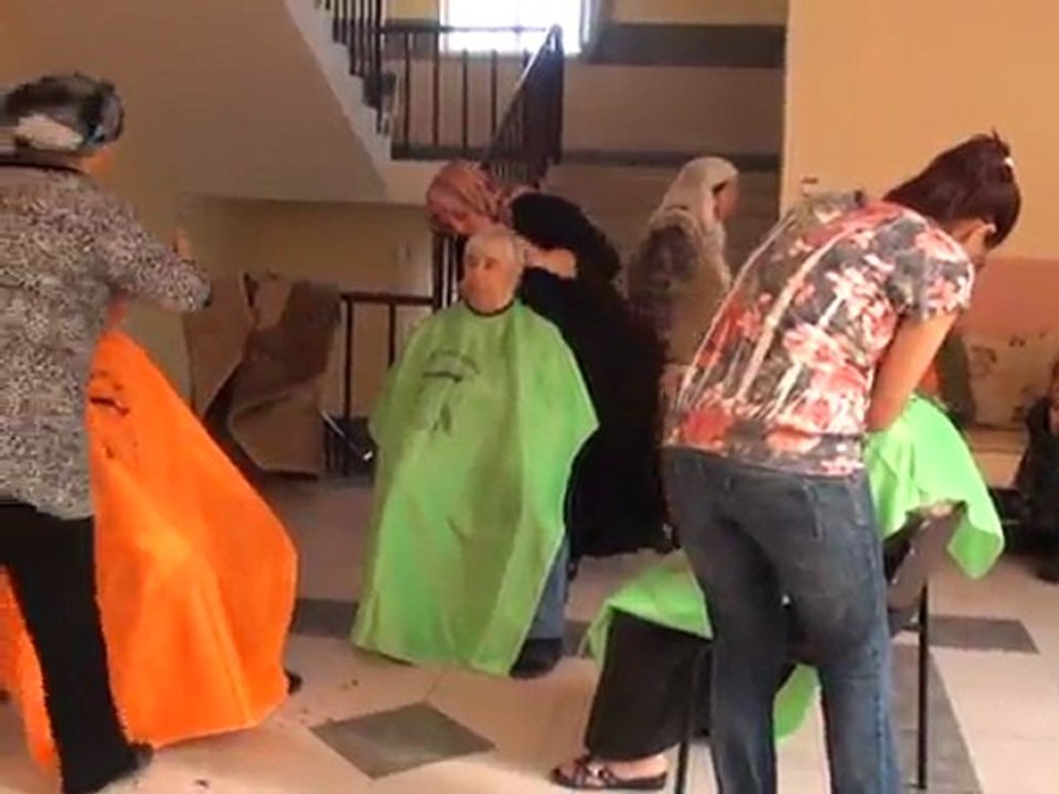 HUZUREVİNDEKİ BAYANLARA BAYRAM MORALİ