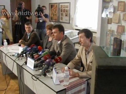 Миниатюрная Конституция ко Дню Независимости