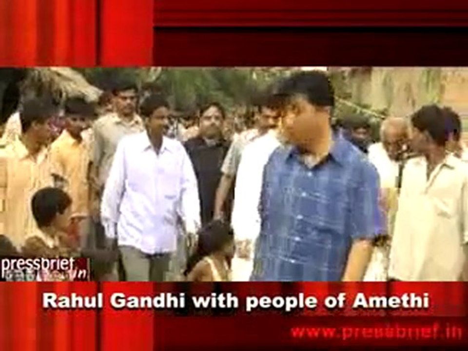 Rahul Gandhi with people of Amethi