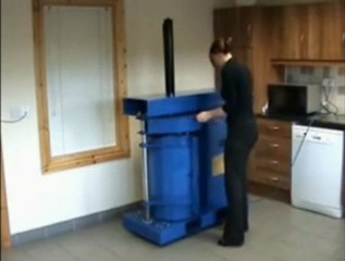 Compacteur de sacs 100 litres type C302 par PAB France