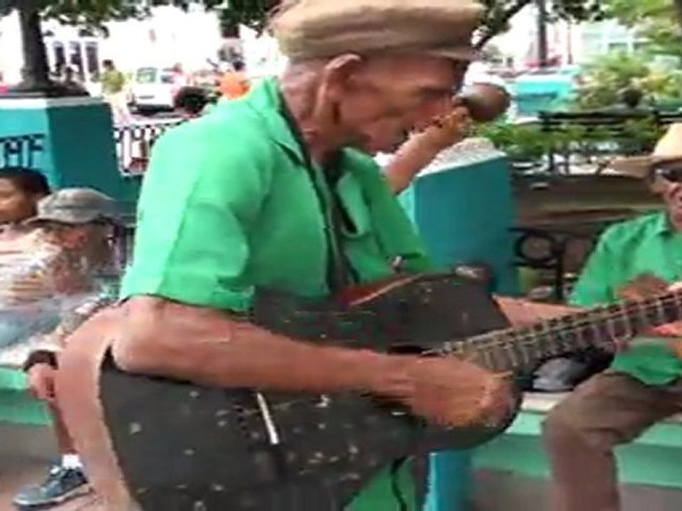 WWW.DANSACUBA .COM  Les papys du son parc cespedes santiago de cuba carnaval 2011