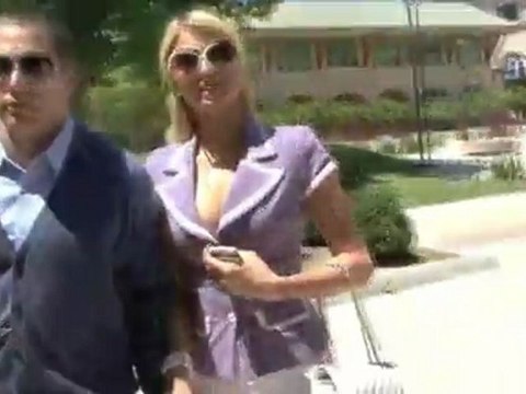 Paris Hilton INSULTS Lindsay Lohan