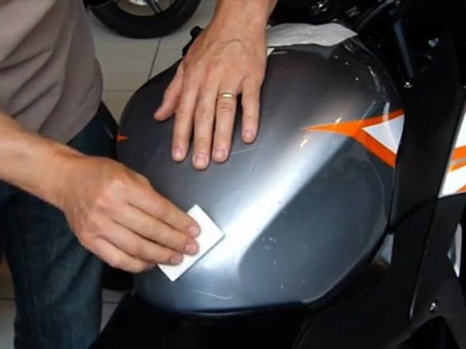 Clear Protect : Protection invisible de réservoir de moto