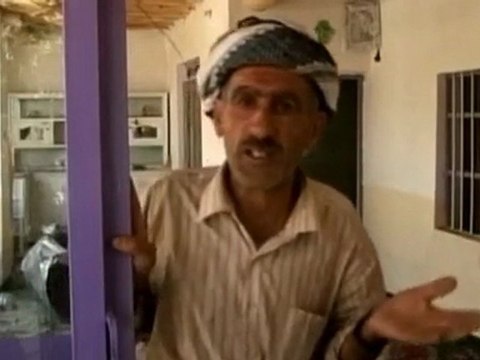 Kurdish Iraqis flee shelling in northern Iraq